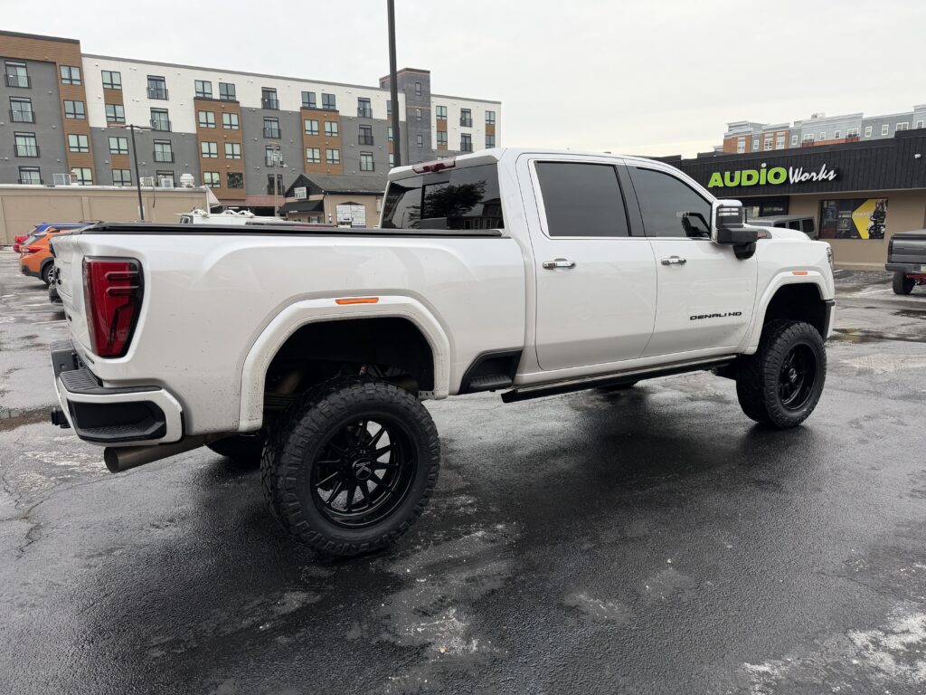 2024 GMC DENALI 2500HD 6″ LIFT